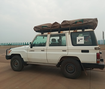 LX land cruiser with 2 roof top tents-roof top tent hire